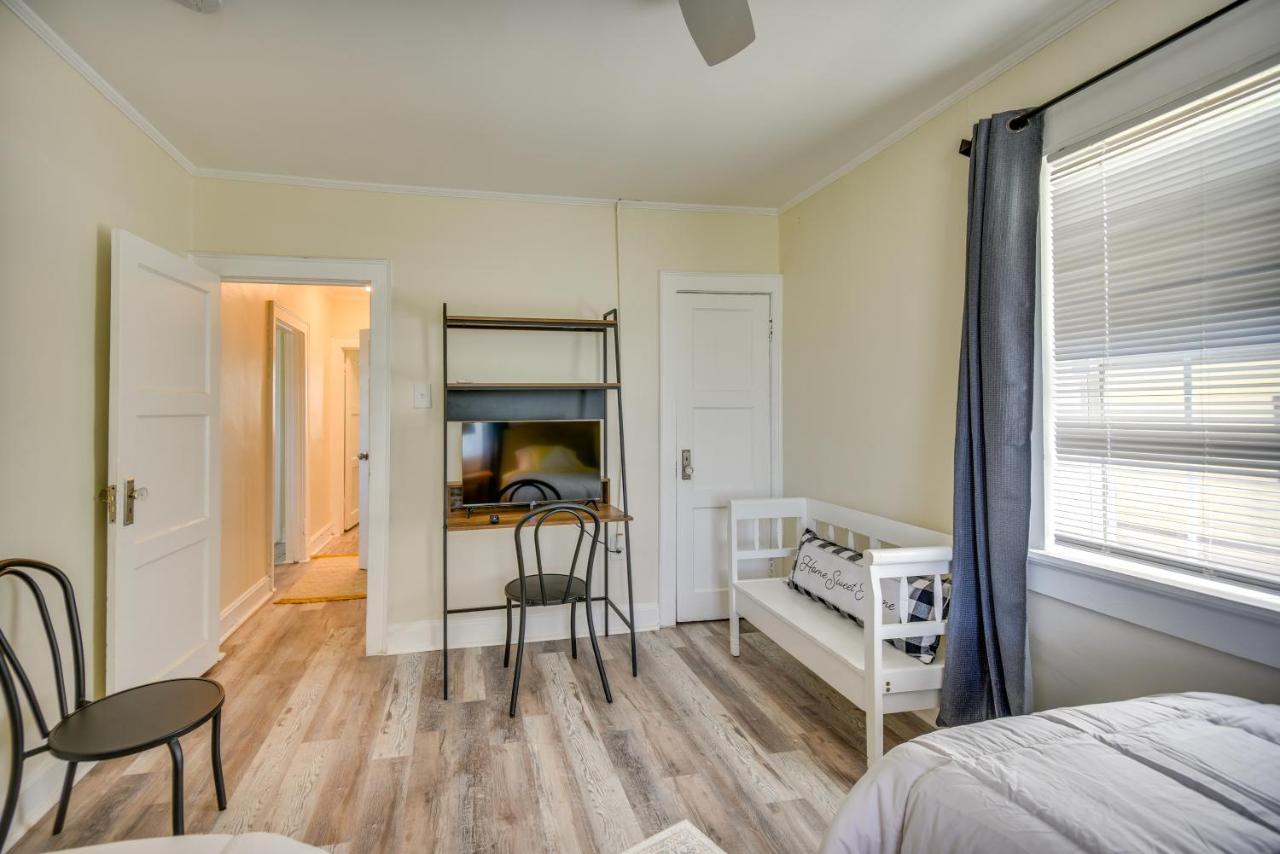 Charming Newport News Cottage Less Than 1 Mi To Ocean! Hampton Eksteriør billede
