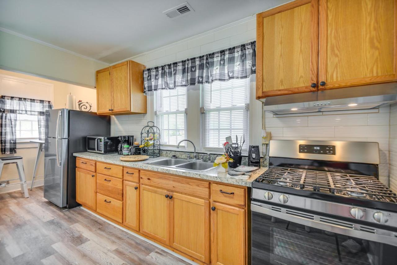 Charming Newport News Cottage Less Than 1 Mi To Ocean! Hampton Eksteriør billede
