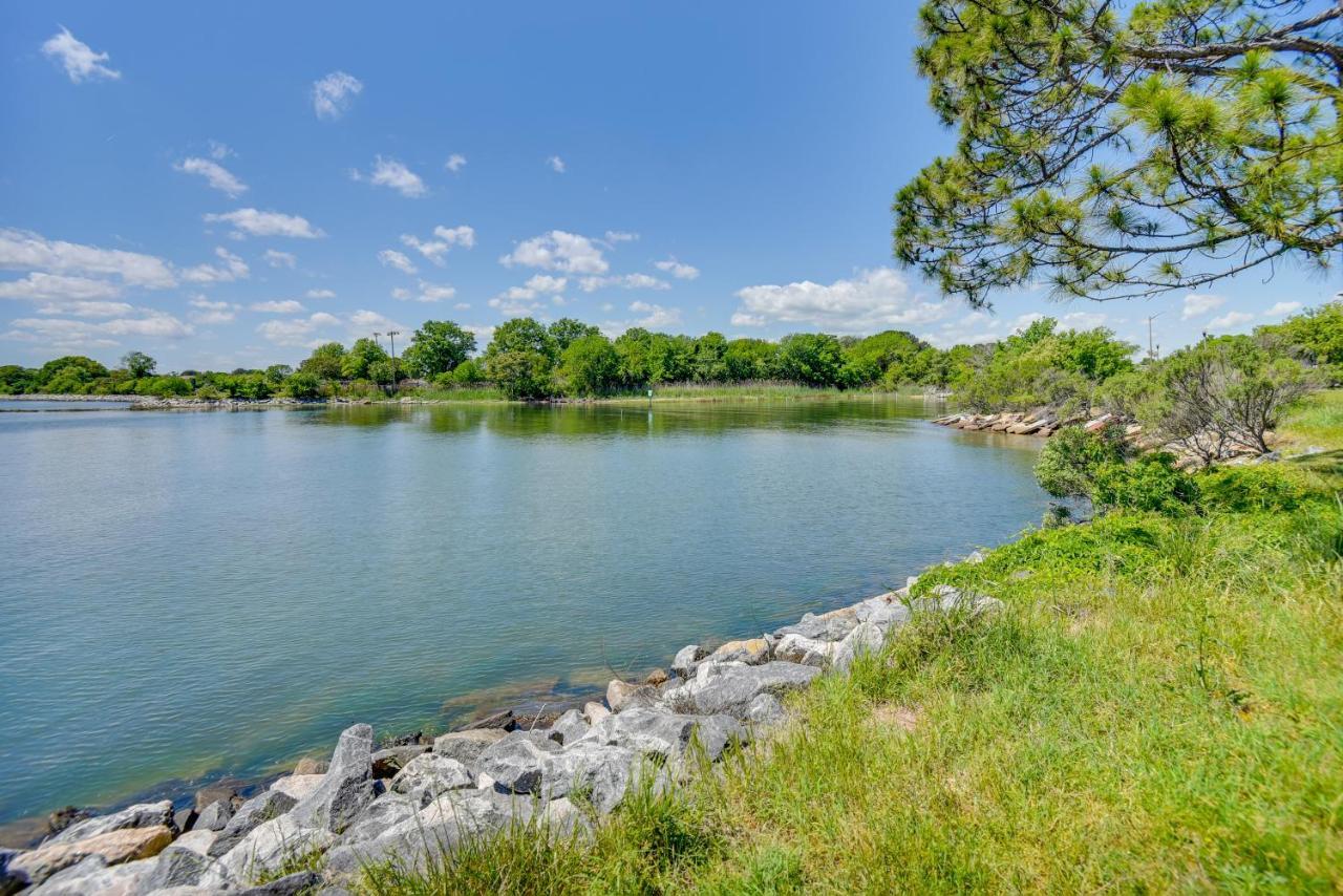 Charming Newport News Cottage Less Than 1 Mi To Ocean! Hampton Eksteriør billede
