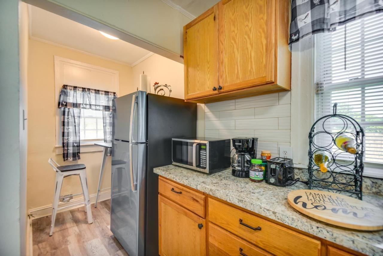 Charming Newport News Cottage Less Than 1 Mi To Ocean! Hampton Eksteriør billede