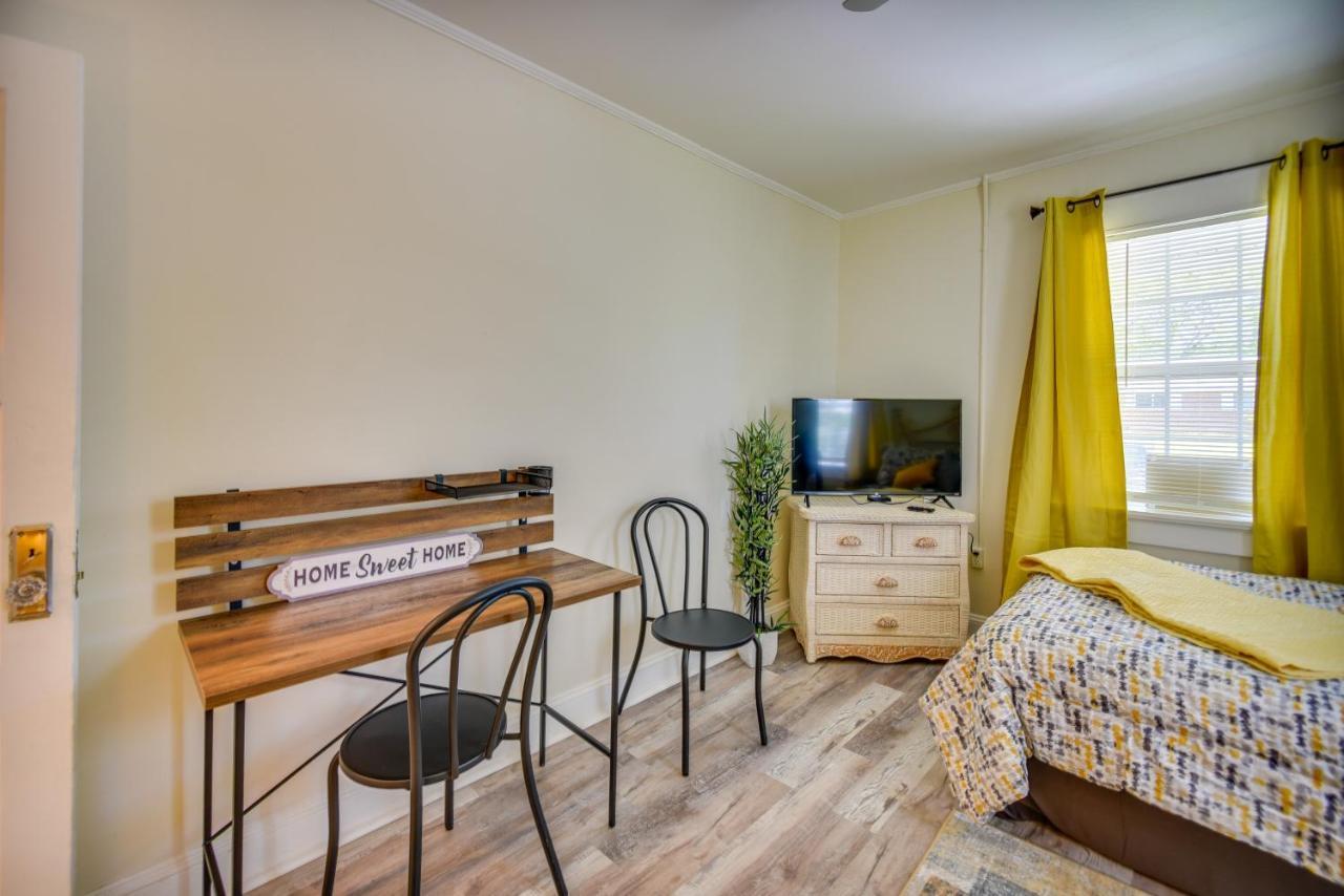 Charming Newport News Cottage Less Than 1 Mi To Ocean! Hampton Eksteriør billede